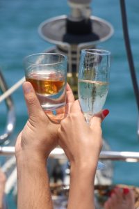 הפלגה רומנטית, יאכטה Sea View, השכרת יאכטה לשייט רומנטי